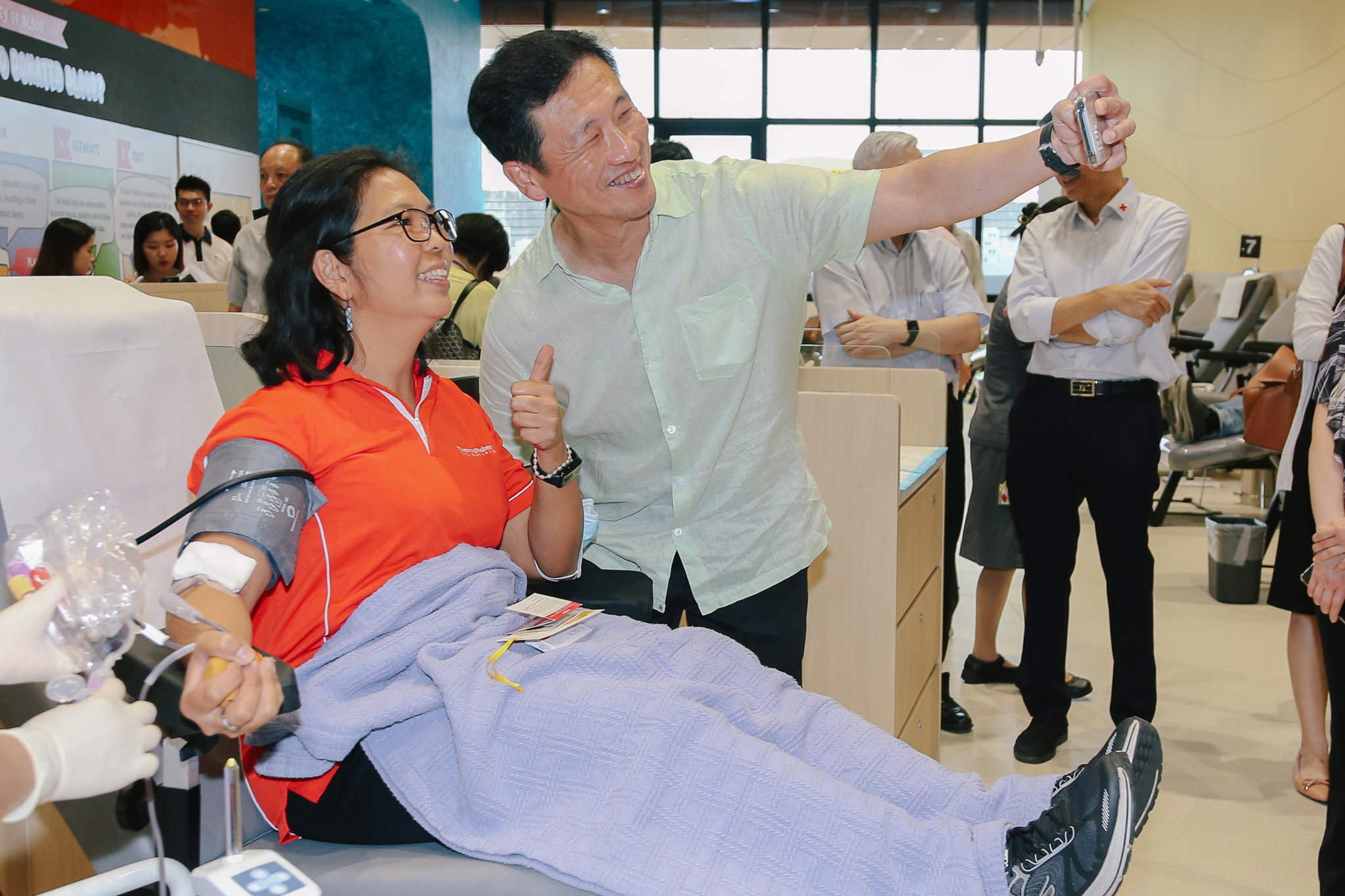 Bloodbank One Punggol Opening 17 Aug 23 Wefie with donor