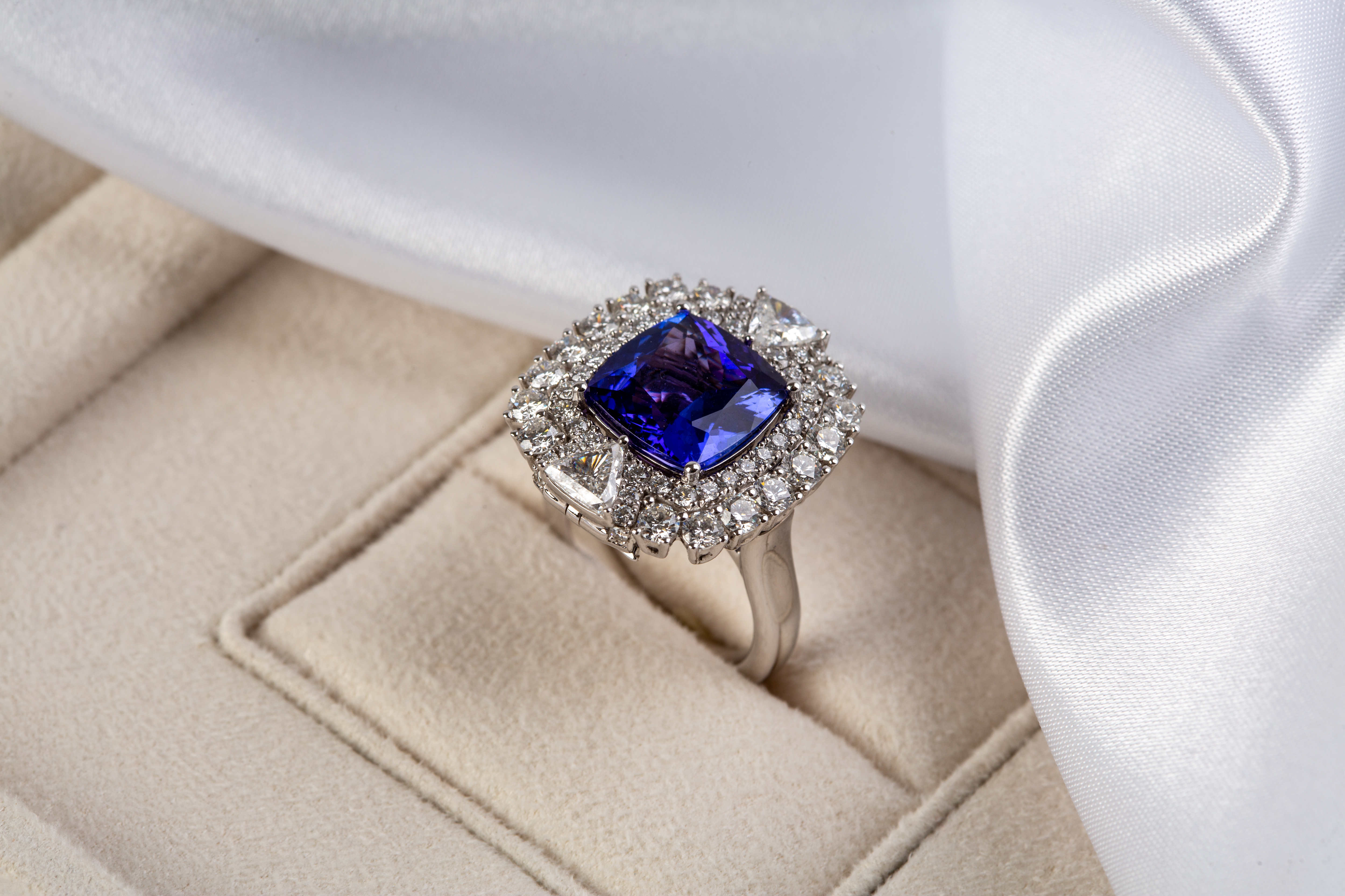 SRC Auction Dual Dazzle